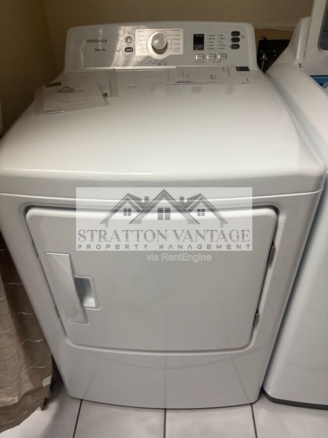 Building Photo - 2165 E University Dr