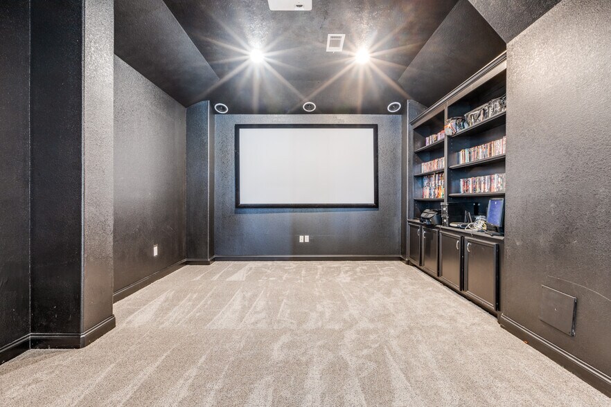 Building Photo - 8 Cypress Point Ct