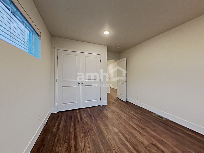 Building Photo - 33013 Lookout Ln