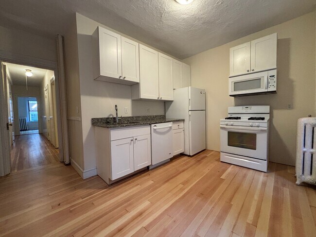 Building Photo - 53 Joy St