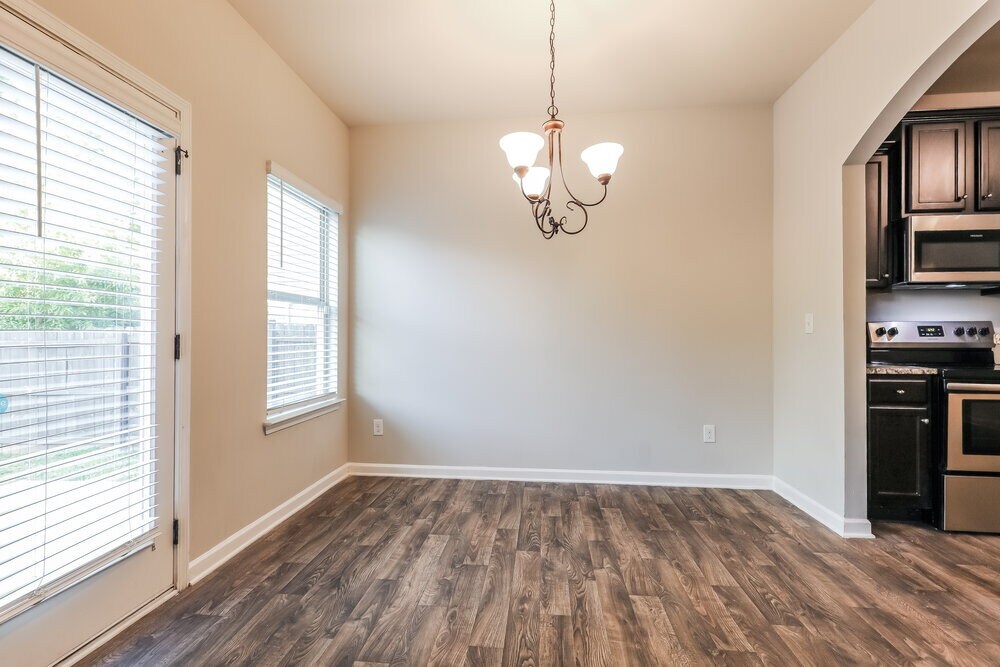 Building Photo - 285 Magnaview Dr