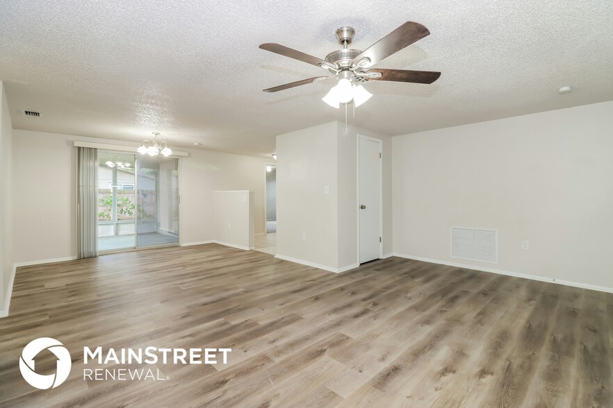Building Photo - 6255 Maplewood Dr