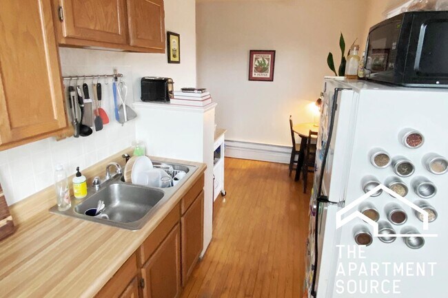 Building Photo - 4216 N Clark St