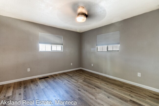 Building Photo - 3005 W Lathrop Rd