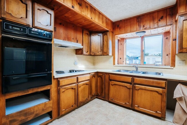 Building Photo - 122 Brennan St