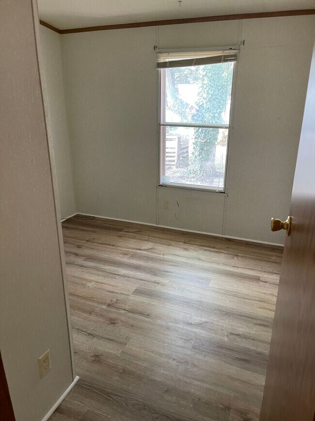 Building Photo - 3 bedroom home Fayetville PA!