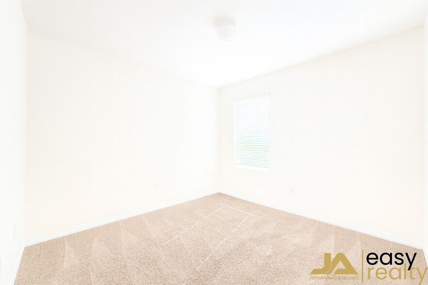 Building Photo - 2220 NE 5th Ave