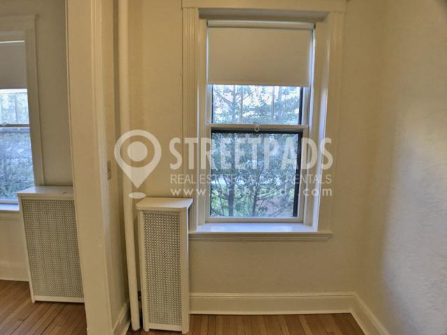 Building Photo - 3 bedroom in Brookline MA 02446