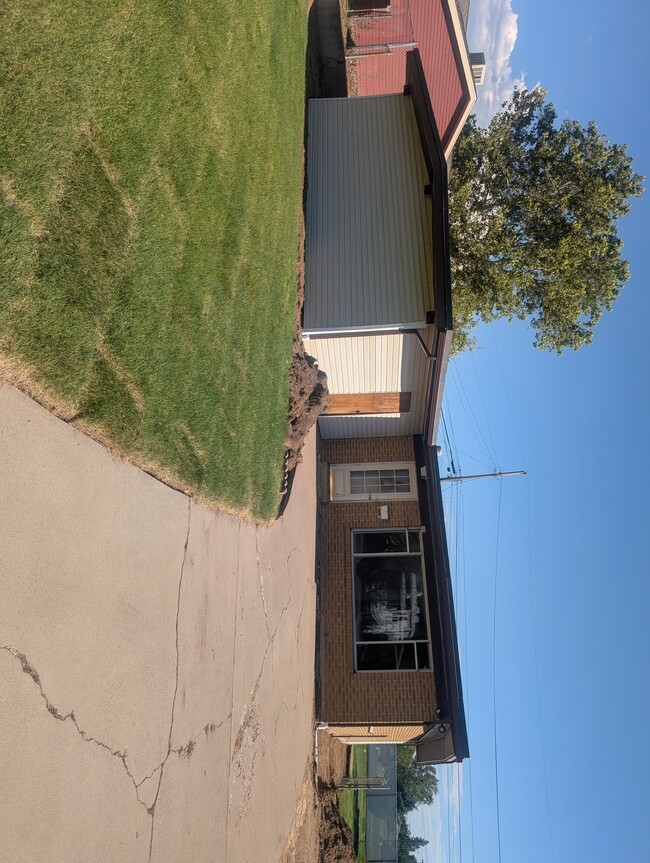 Building Photo - 183 W 1425 N