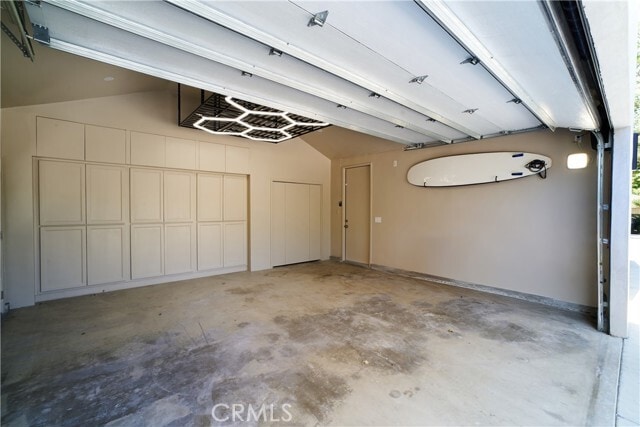 Building Photo - 1119 N Crestview Dr