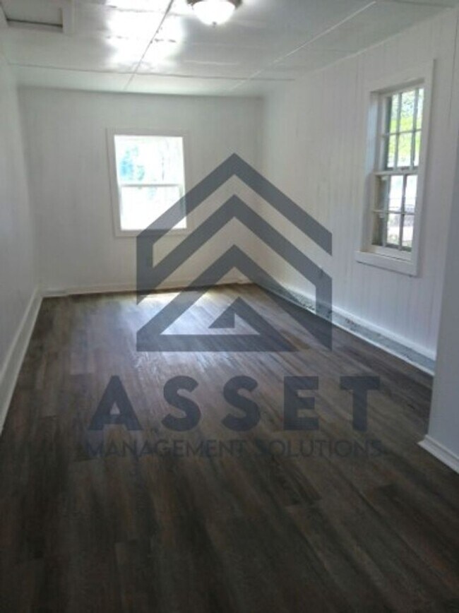 Building Photo - 413 E Northrup Dr