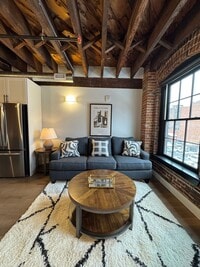 Building Photo - One Bedroom in Downtown Utica!