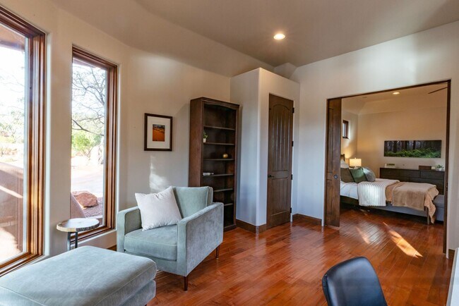Building Photo - Furnished 3 Bedroom Entrada Home!!