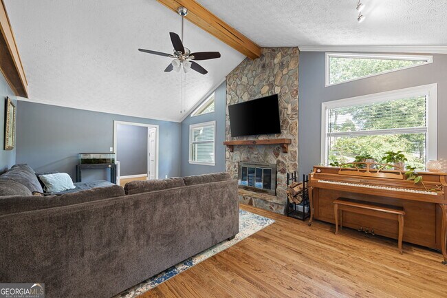 Building Photo - 2076 Lake Ridge Terrace