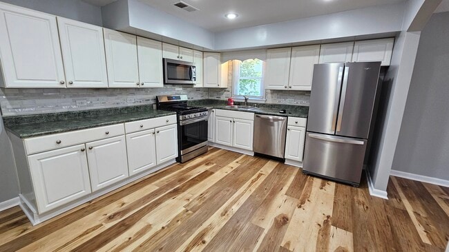 Building Photo - 231 Shamrock Rd