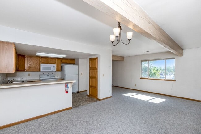 Building Photo - 4 Bedrooms, each with Ensuite Bathrooms!