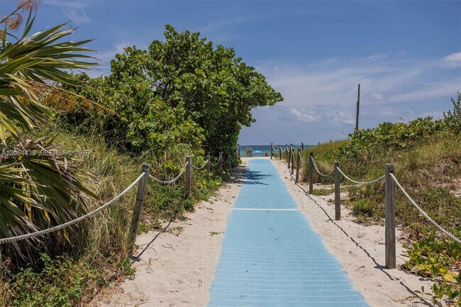 Building Photo - 7326 Collins Ave