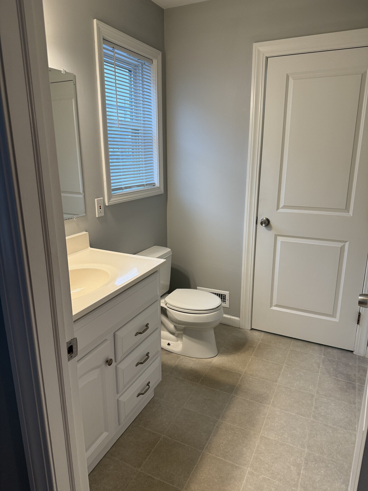 Bathroom - 279 Saratoga Ave