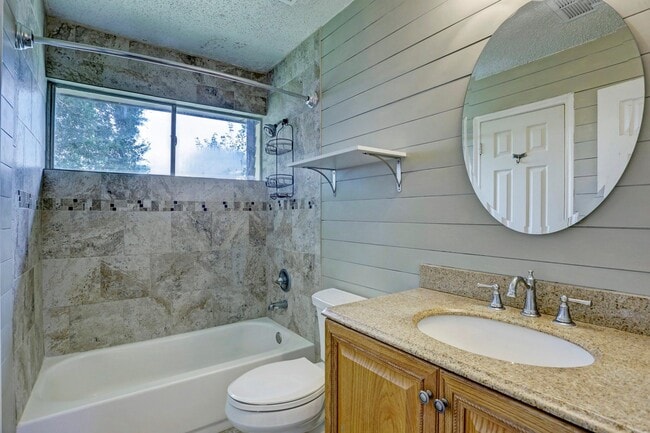 Building Photo - 20226 Linden Tree Dr