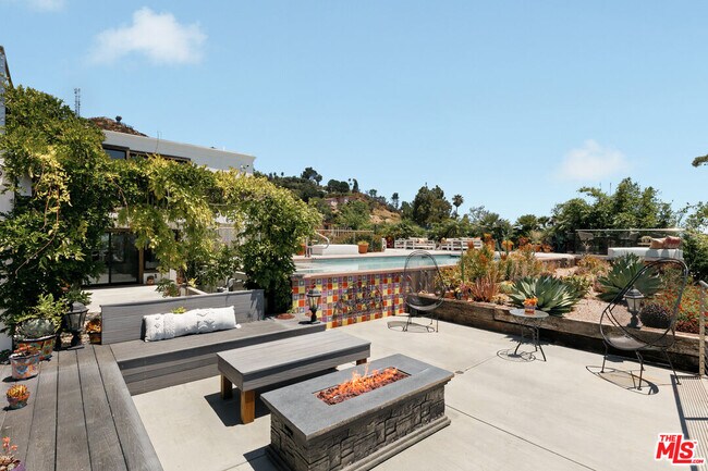 Building Photo - 231 Loma Metisse Rd