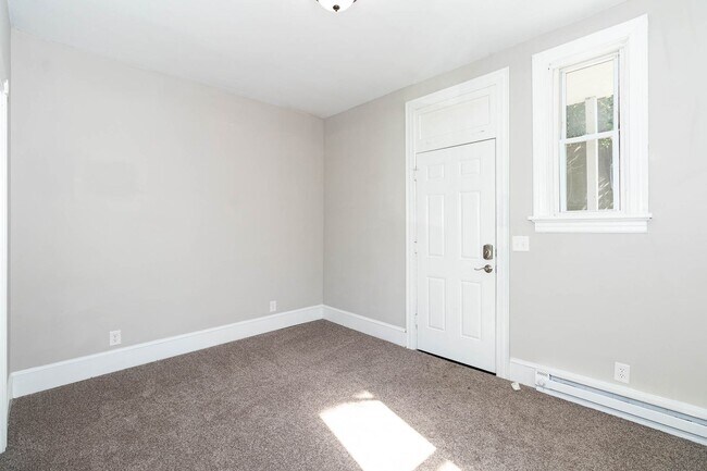 Building Photo - 551 Radnor St