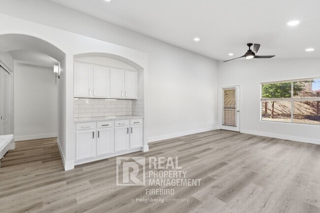 Building Photo - 2420 W Blue Sky Dr