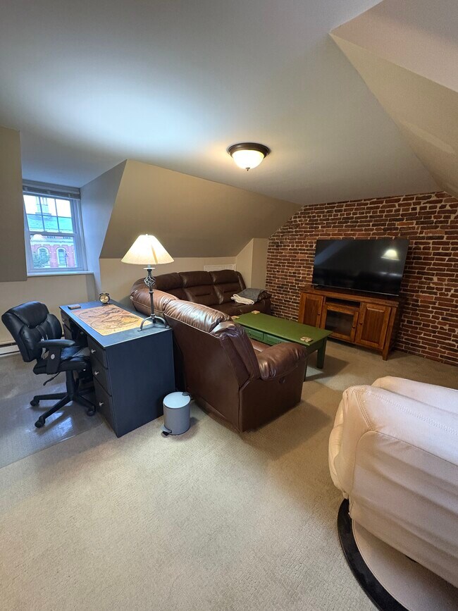 upstairs - 69 Middle St