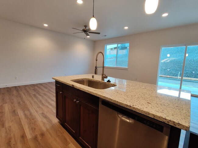 Building Photo - Contemporary Townhome with Open Floor Plan...