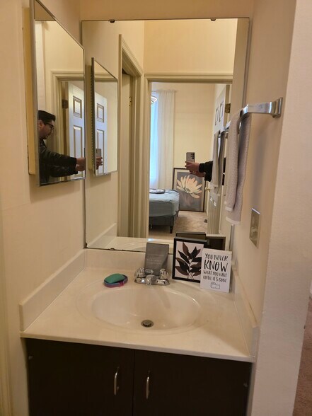 Building Photo - 1006 Russell Blvd