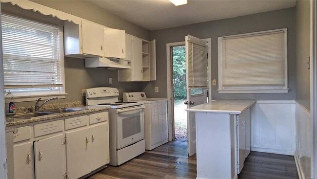 Building Photo - 3827 Harrison Rd