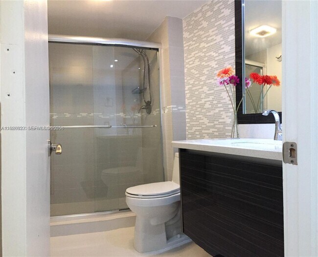 Building Photo - 3731 N Country Club Dr