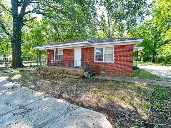 Primary Photo - 727 E Raines Rd