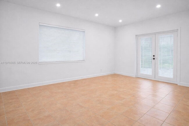 Building Photo - 100 SW 30th Rd