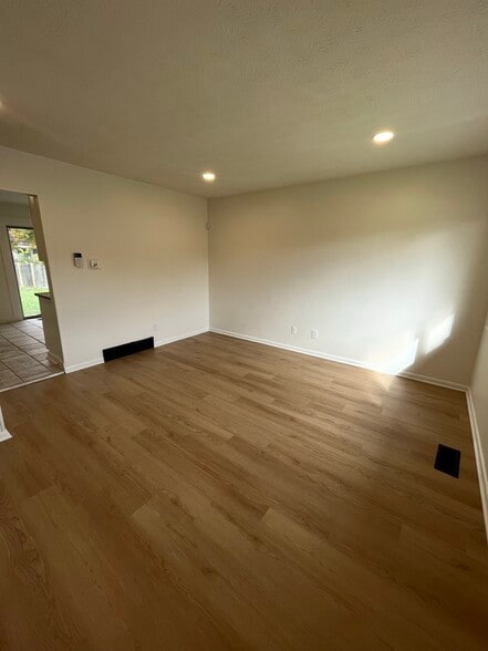 Building Photo - 1921 Dunning Rd