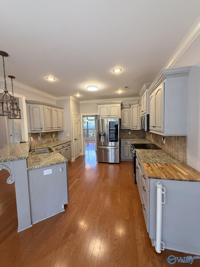 Building Photo - 118 Crystal Lake Dr