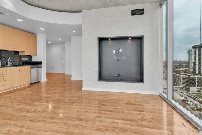 Building Photo - 777 N Ashley Dr