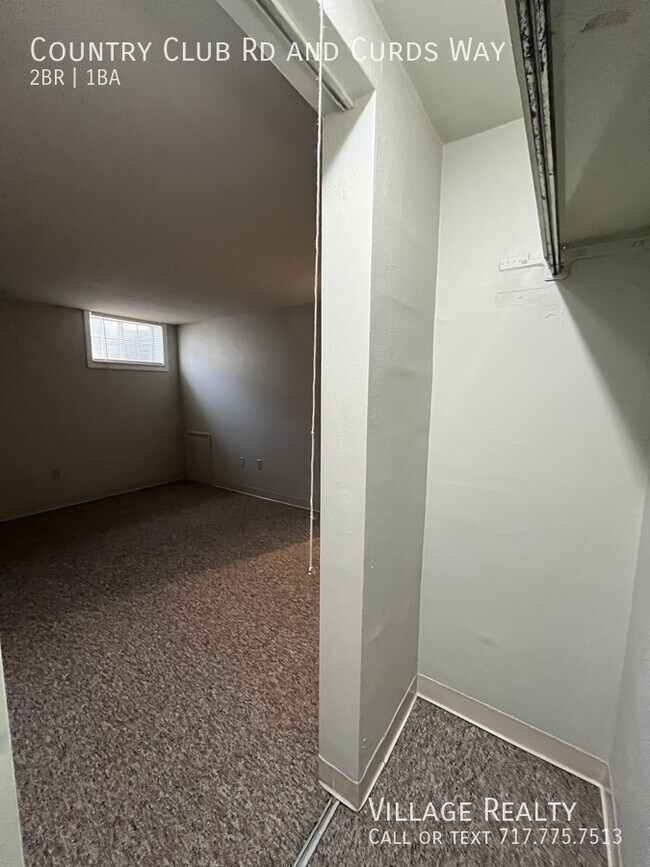 Building Photo - 671 Country Club Rd