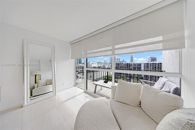 Building Photo - 600 Parkview Dr