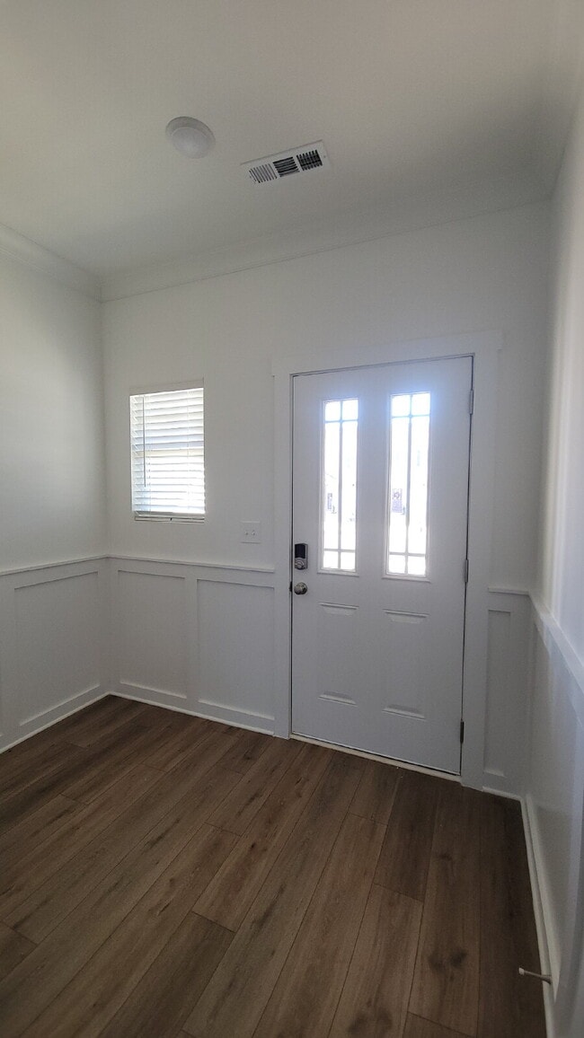 Building Photo - One fee month with 18-month lease!!! "Charming 3-Bed Oasis with Granite Elegance on Discovery Poi...