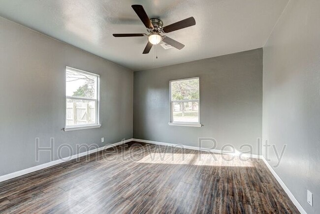 Building Photo - 1103 N Louisa Ave