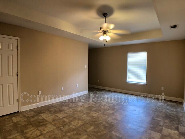 Building Photo - 13440 Lonnie Wascom Dr