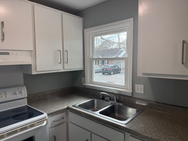 Building Photo - 5120 Rivers Ave