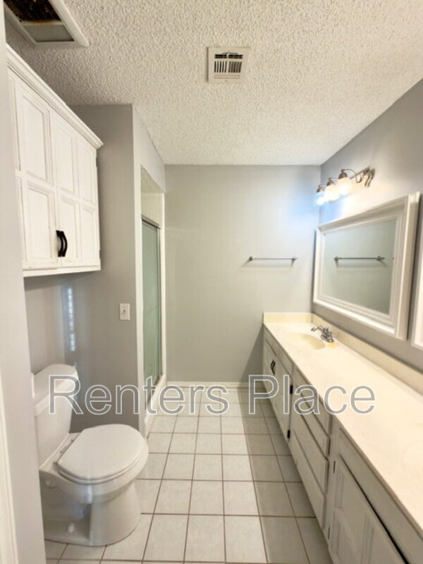 Building Photo - 6824 E 95th St