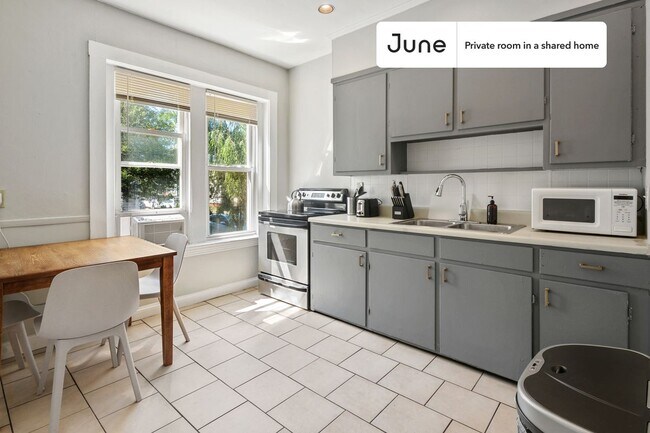 Building Photo - Room in Shared 4 bed/2 bath home in Allston