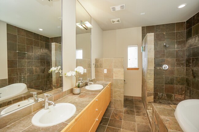 Building Photo - 228 Willard St