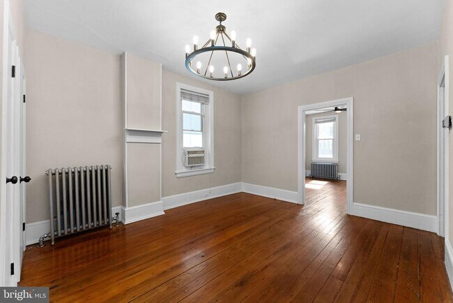 Building Photo - 345 Hall St