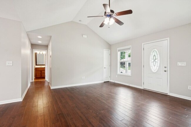 Building Photo - COMING SOON.....Adorable 3 Bedroom Home in Tullahoma!