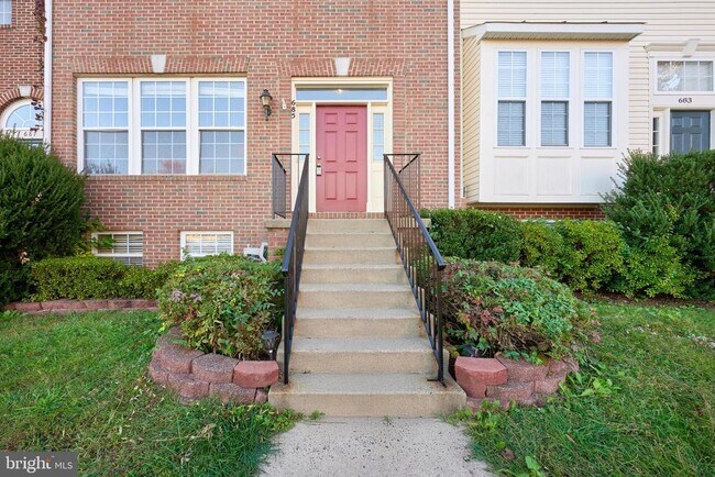 Building Photo - 685 Springhouse Square SE