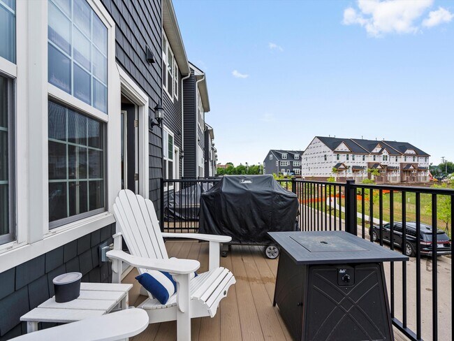 Building Photo - 202 N Sydney Ct