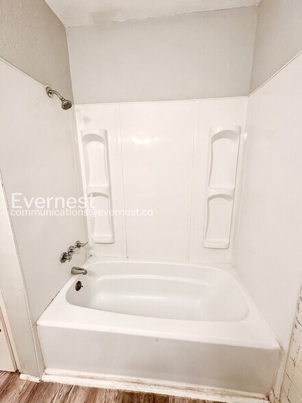 Building Photo - 10115 N Ashley St